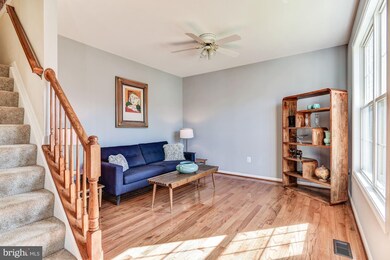 11603 Scarlet Leaf Cir, Germantown, MD 20876 - photo 2