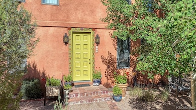 Feels like an European home, or possibly one you'd find in the South.