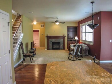 19594 Hollygrape St, Bend, OR 97702 - photo 3