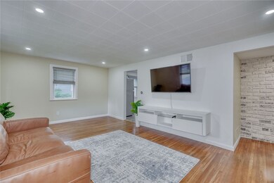LIVING ROOM * HARDWOODS
