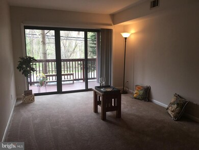 236 W Taylor Run Pkwy unit 3, Alexandria, VA 22314 - photo 2