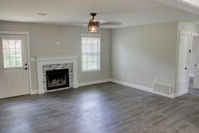 r1livingroom2IMGP2082_3_4