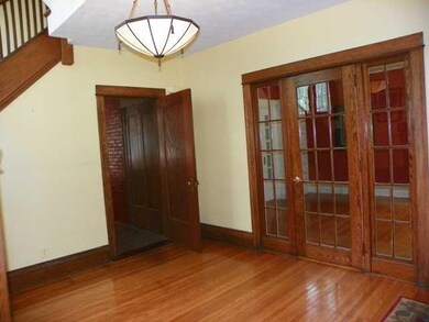 Foyer Detailed trim and hardwoods are like new!