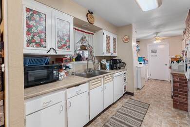 426 NE 12th St, Grants Pass, OR 97526 - photo 5