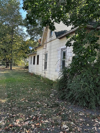 304 N Spruce St, Nokomis, IL 62075 - photo 4