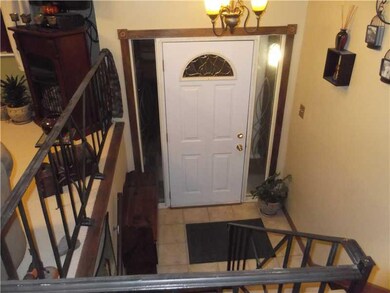 Entry/Foyer.