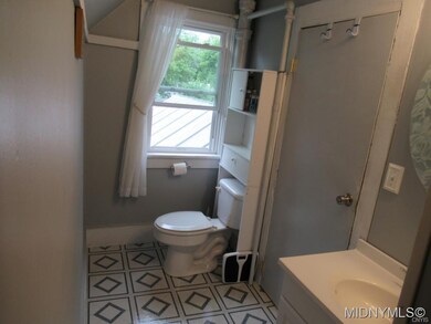 Bathroom 2 (Master Bath)