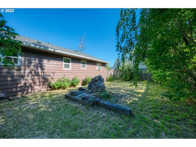 77 N 5th St, Creswell, OR 97426 - photo 5