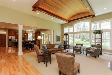 007-Living_Room-2686344-medium