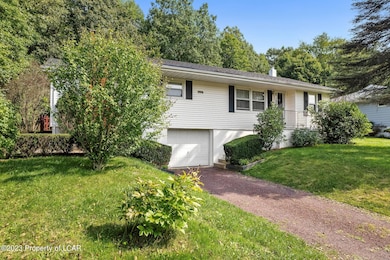 550 Woodlawn Ave, Mountain Top, PA 18707 - photo 2