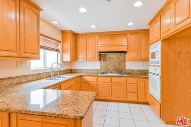 2403 Vanderbilt Ln unit B, Redondo Beach, CA 90278 - photo 2