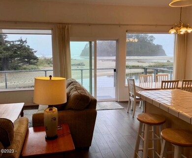 Living Room/Dining Area