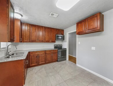 1013 Lindsey Dr, Rosenberg, TX 77471 - photo 6