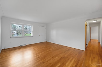 9470 Wynnecrest Dr, Blue Ash, OH 45242 - photo 6