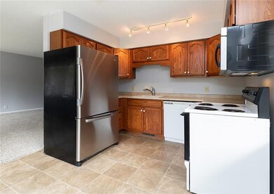 4633 Euclid Ave, Des Moines, IA 50310 - photo 6