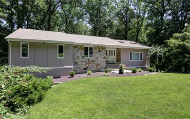 30 Mount Dr, Holmdel, NJ 07733 - photo 3