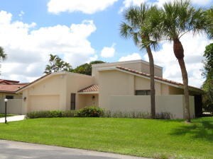 4896 Pineview Cir, Delray Beach, FL 33445 - photo 2