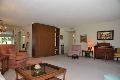 10722 W Hatcher Rd, Sun City, AZ 85351 - photo 6