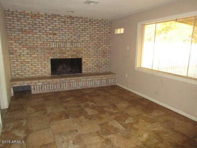 023-326414 Family Room c
