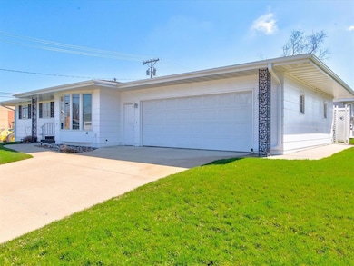 845 S 15th St, Marion, IA 52302 - photo 3