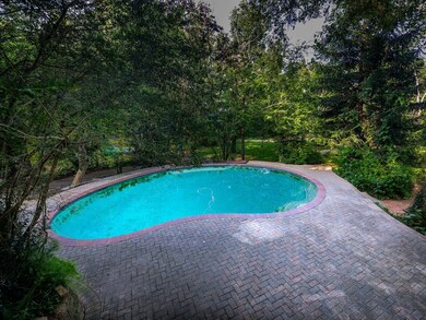 2205 Pine Dr, Friendswood, TX 77546 - photo 5