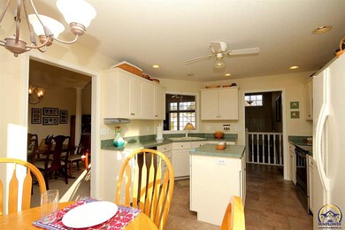 4017 SW Stonybrook Dr, Topeka, KS 66610 - photo 3