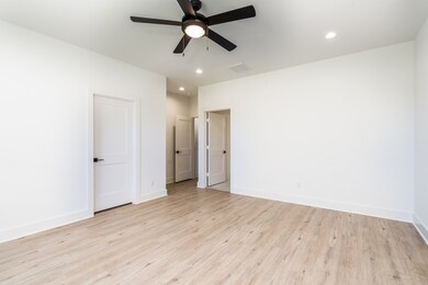 6426 Highland Pine Ln unit L, Houston, TX 77091 - photo 2