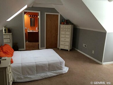 Bonus room. Large 2nd floor room or bonus/toy/fami