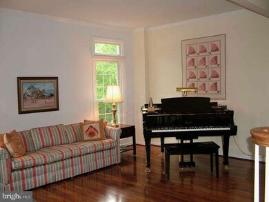 8949 Cross Chase Cir, Lorton, VA 22079 - photo 4