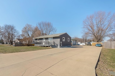 1018 Fox Ave, Evansdale, IA 50707 - photo 2