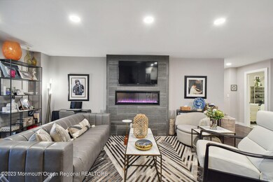 0006-07Living Room