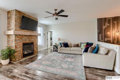 806 Mineral Dr, Papillion, NE 68046 - photo 2