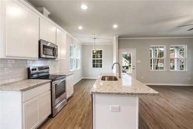 Spacious island, 3cm granite, recessed lighting