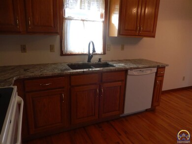 3922 SW 40th Terrace, Topeka, KS 66610 - photo 4