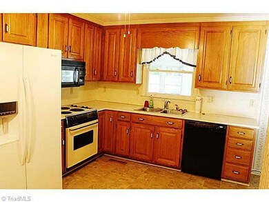 793 Rockcliff Ct, Asheboro, NC 27205 - photo 6