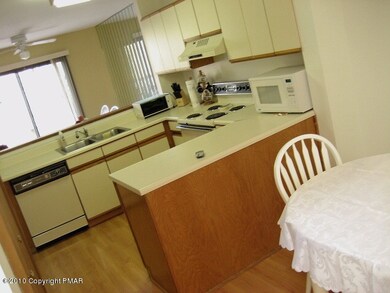 119 Meadow View Ct, Bushkill, PA 18324 - photo 2