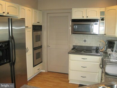 12215 Rolling Hill Ln, Bowie, MD 20715 - photo 7