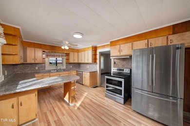 8-web-or-mls-132 Charlie Parker Rd-8