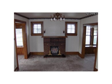 WARM AND LOVELY LIVING ROOM WILL CHARM YOU WITH TH