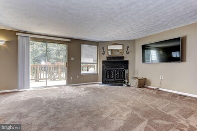 7527 Summer Blossom Ln, Columbia, MD 21046 - photo 2