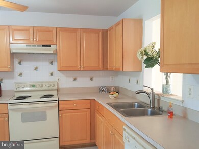 222 Cambridge Place, Prince Frederick, MD 20678 - photo 4