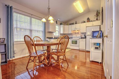 Eat-in Kitchen