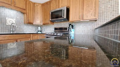 3025 SW Burnett Rd, Topeka, KS 66614 - photo 6