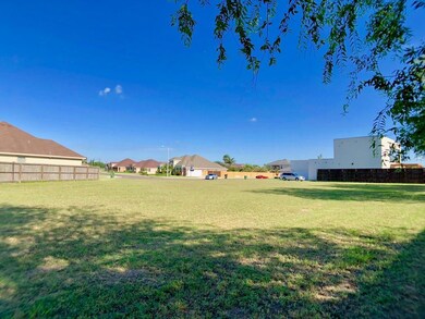 000 Rosewood Dr, Weslaco, TX 78599 - photo 3