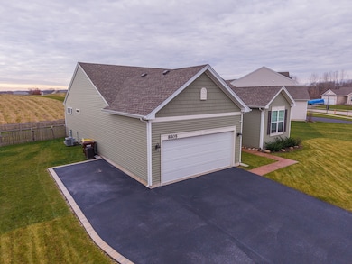 8505 White Oaks Ct, Wonder Lake, IL 60097 - photo 3