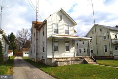 546 S Queen St, Littlestown, PA 17340 - photo 2