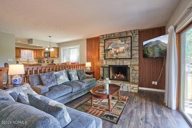 CondoFamilyroom2