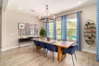 Dining Room - Lots of light