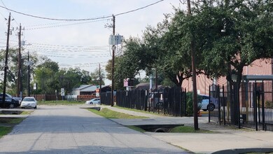 116 King St, Houston, TX 77022 - photo 4