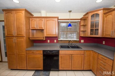 Beautiful updated maple kitchen!